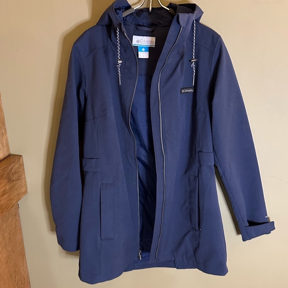 COLUMBIA Omni-tech luxe waterproof rain jacket trench. Size small. Deep blue.